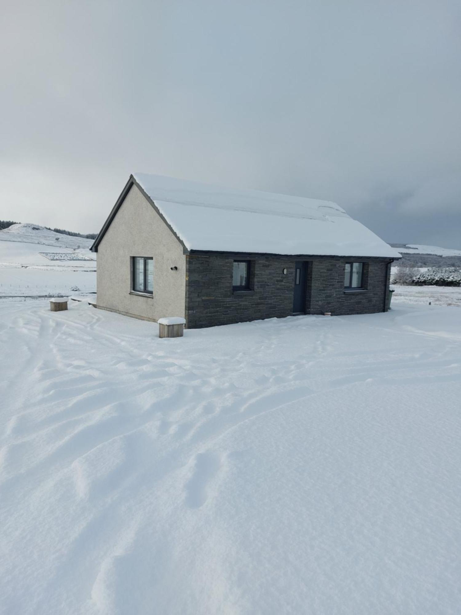 Poachers Bothy Villa Skeabost Bagian luar foto